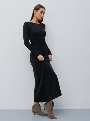 Трикотажное черное платье-макси с вырезами на лифе | 6853108