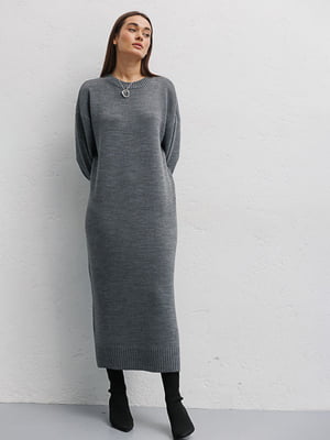 Вязаное длинное платье oversize серого цвета | 6853169