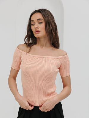 Трикотажная персиковая футболка с открытыми плечами | 6853325