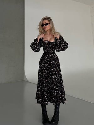 Чорна сукня міді в квітковий принт зі шнурівкою та розкльошеними рукавами | 6858590