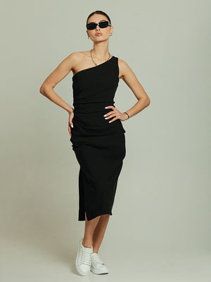 Черное платье с асиметричным вырезом | 6859555