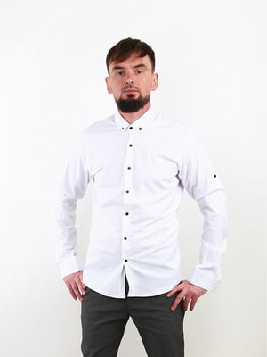 Біла сорочка звичайного крою з чорними гудзиками | 6859777