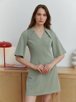 Напівприталена сукня-міні з V-подібним вирізом оливкова | 6862894