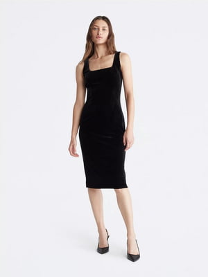 Оксамитова чорна сукня-футляр довжини міді з квадратним вирізом | 6864852