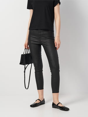 Черные брюки до щиколотки с очень высоким поясом и облегающей штаниной. | 6865375