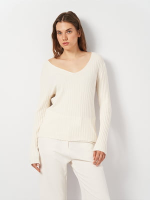 Приталенный пуловер молочного цвета в рубчик | 6865382