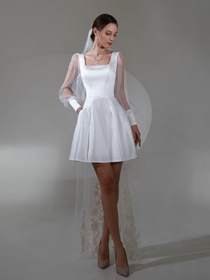 Элегантное свадебное платье-мини белого цвета | 6873912