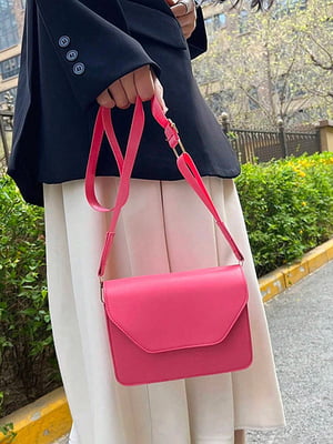 Рожева сумка крос-боді на широкому ремінці | 6875107