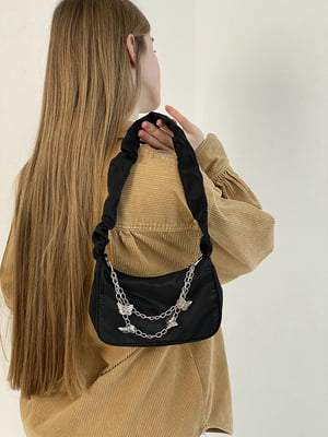 Чорна сумка-багет з декоративними ланцюжками | 6875193