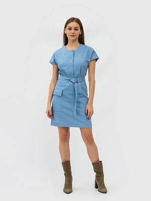 Приталена блакитна міні-сукня з поясом | 6883267