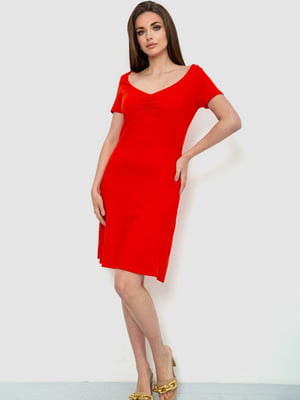 Красное платье с глубоким вырезом | 6889016