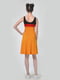 Платье горчичного цвета с контрастными вставками | 4142171 | фото 2