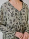 Платье цвета хаки с цветочным принтом | 5609414 | фото 3