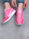 Кросівки рожевого кольору | 5644006