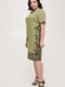 Платье оливкового цвета с принтом | 5734810 | фото 2