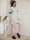 Сукня оливкового кольору з написом | 5773206 | фото 2