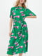Платье А-силуэта зеленое в цветочный принт | 5905283 | фото 2