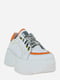 Кроссовки белые с контрастной отделкой | 6025136 | фото 4