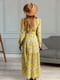 Платье А-силуэта желтое с принтом | 6033649 | фото 3