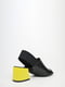 Босоніжки чорні з підбором жовтого кольору | 6072009 | фото 2