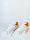 Кросівки білі з помаранчевими вставками | 6072395 | фото 2