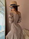 Платье А-силуэта бежевое с цветочным принтом | 6104741 | фото 2