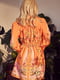 Платье А-силуэта оранжевого цвета в принт | 6257904 | фото 4