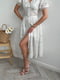 Платье А-силуэта белое в цветочный принт | 6259391 | фото 2