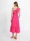 Платье А-силуэта ярко-розовое с открытым плечем | 6305534 | фото 4