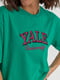 Футболка зеленая с вышитой надписью Yale University | 6307803 | фото 4