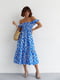 Платье А-силуэта синее в крупные цветы с открытыми плечами | 6331257 | фото 2
