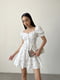 Платье А-силэута молочного цвета в принт | 6345264