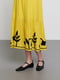 Платье А-силуэта желтое с цветочной апликацией | 6367005 | фото 2