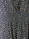Платье А-силуэта черное с цветочным принтом | 6375819 | фото 3