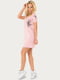 Платье-футболка розовое с принтом | 6383955 | фото 3