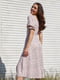 Платье А-силуэта пудрового цвета в принт | 6401373 | фото 3