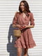 Платье А-силуэта карамельного цвета в принт | 6401383