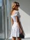 Сукня міні сатинова білого кольору з принтом | 6415916 | фото 6