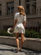 Платье мини белое в цветочный принт | 6415927 | фото 6