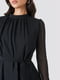 Платье А-силуэта черное шифоновое с высоким воротом и поясом | 6436517 | фото 4