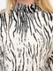 Платье-свитер белое с поясом и рисунком зебры | 6438105 | фото 3