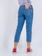 Зауженные джинсы с декоративной нашивкой | 6438580 | фото 2