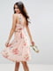 Платье А-силуэта на одно плечо с принтом летних роз розовое | 6440481 | фото 4