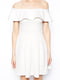 Фактурное короткое приталенное платье с рюшами белое | 6440636 | фото 3