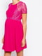 Короткое приталенное платье с кружевными вставками розовое | 6440667 | фото 3