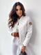Стьобана курточка-бомбер білого кольору на блискавці | 6505508