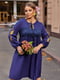 Платье А-силуэта индиго с апликацией | 6505833 | фото 2
