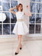 Платье белое с кружевном отделкой на поясе | 6506471 | фото 3