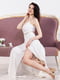 Сукня біла з поясом та глибоким розрізом | 6506559 | фото 3