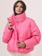 Зимняя розовая куртка с объемным капюшоном | 6524346 | фото 4